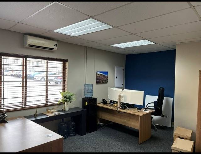 13.70M² BUSINESS CENTRE TO LET IN GILLITTS